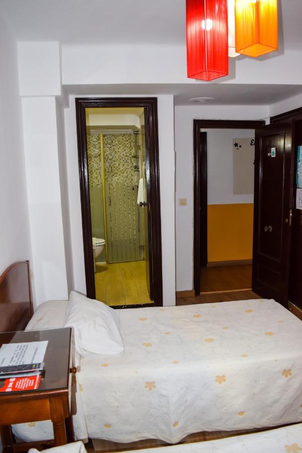 Pension Waksman Valencia Bagian luar foto